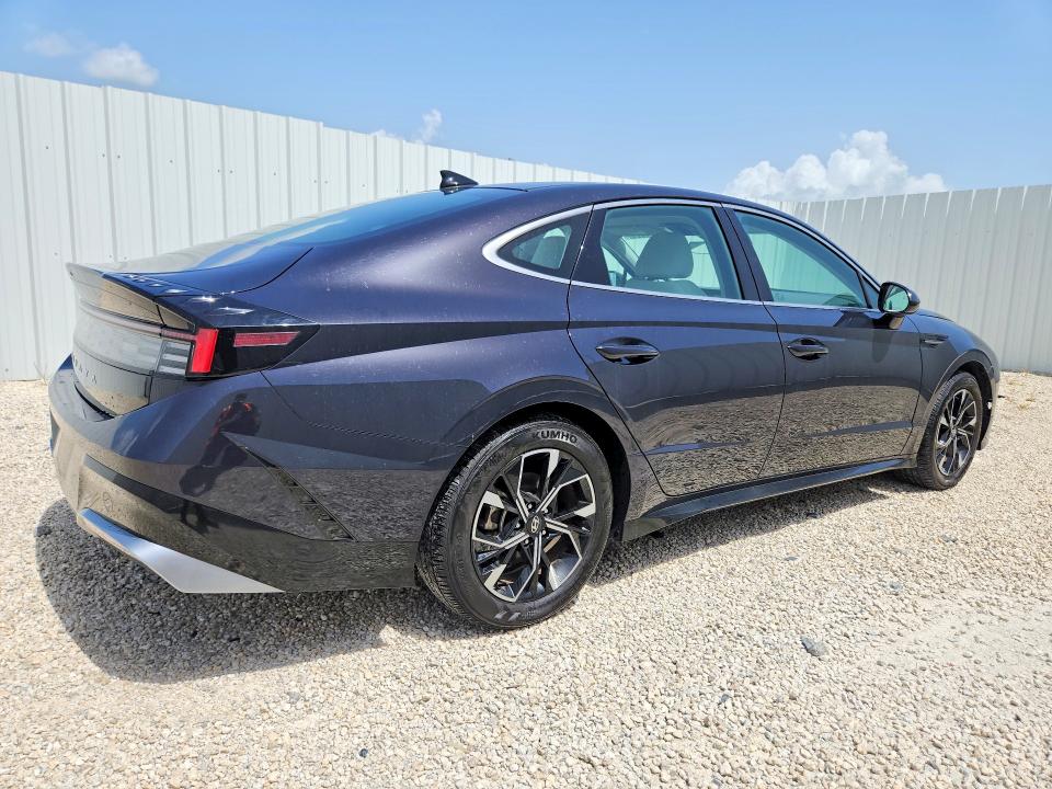2025 Hyundai Sonata VIN KMHL64JA7SA497776 COPART salvage auction — WATER/FLOOD, Fl - Cert Of Title-Slvg Rebld Flood (P), sold $11,600 on 2026-07-27 (photo 3)