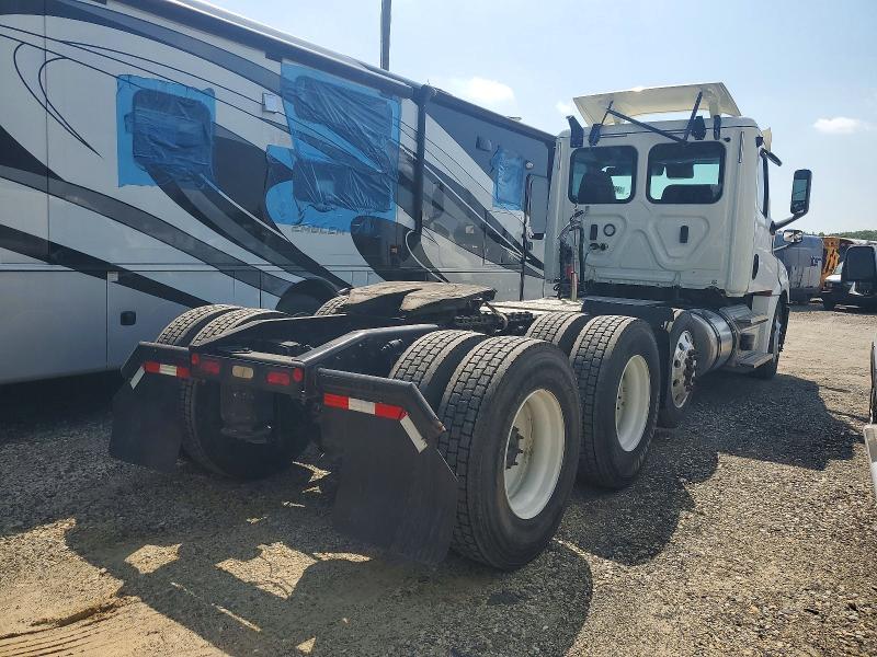 2022 Freightliner All other VIN 3AKJHLDVXNSMS8875 COPART salvage auction — NORMAL WEAR, PA - RECONSTRUCTED CLEAN, sold $49,250 on 2026-07-14 (photo 4)