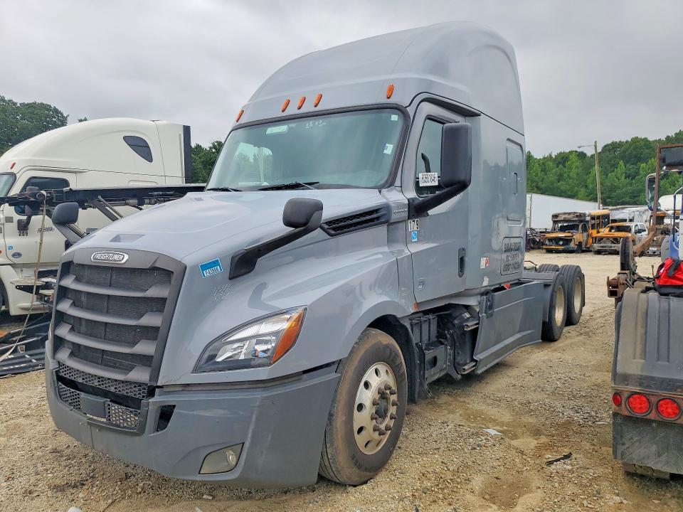 2020 Freightliner All other VIN 3AKJHHFG6LSLV3987 COPART salvage auction — MINOR DENT/SCRATCHES, NJ - CERTIFICATE OF TITLE, sold $7,200 on 2026-07-28 (photo 1)