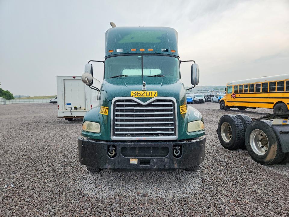 2017 Mack Cxu612 VIN 1M1AW01X1HM009325 COPART salvage auction — FRAME DAMAGE, OK - CERTIFICATE OF TITLE (P), sold $975 on 2026-09-01 (photo 5)