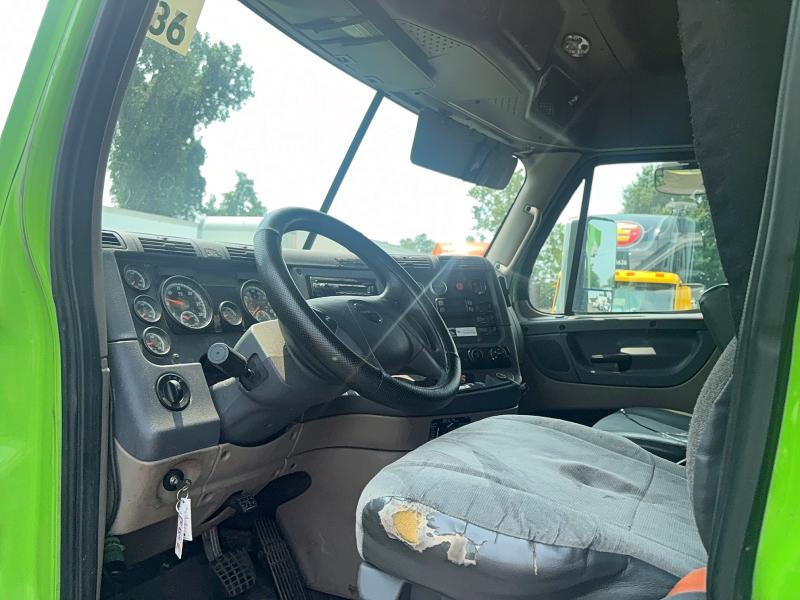2017 Freightliner All other VIN 3AKJGLDR9HSHU4071 COPART salvage auction — MINOR DENT/SCRATCHES, Pa - Cert Of Title-Formerly Abandon (P), sold $8,400 on 2026-07-28 (photo 9)