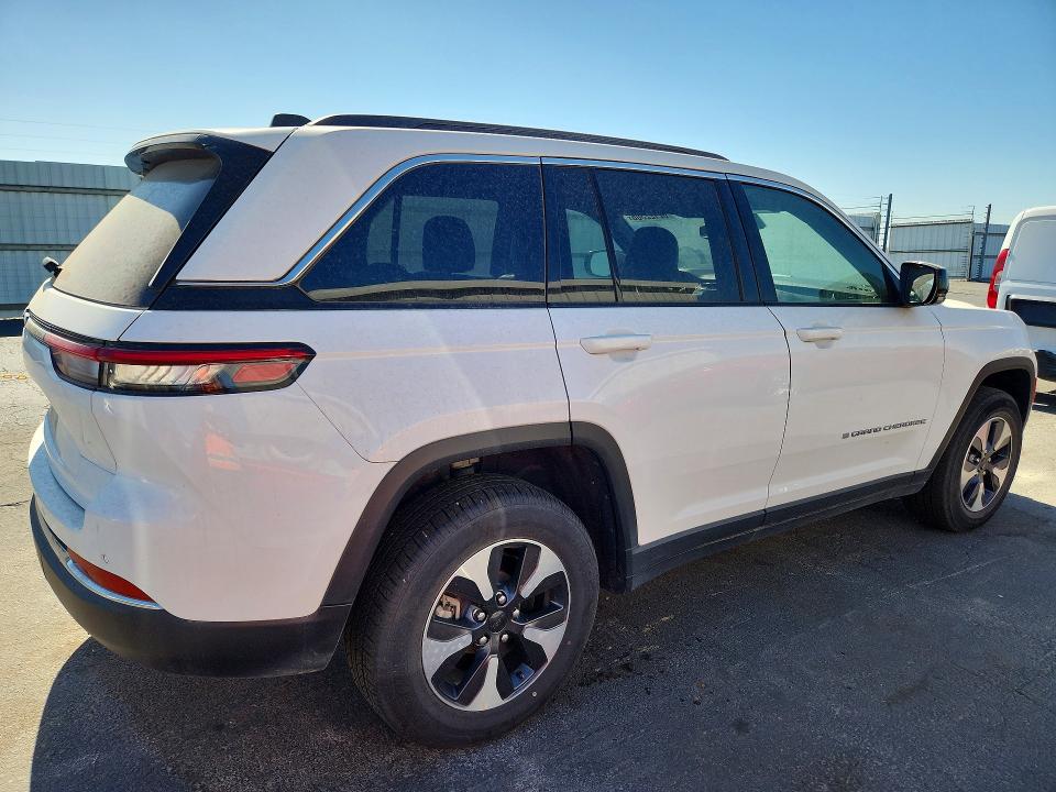 2024 Jeep Cherokee VIN 1C4RJYB69RC181633 COPART salvage auction — MECHANICAL, Ca - Non-Repairable Vehicle Cert, sold $18,500 on 2026-08-21 (photo 3)