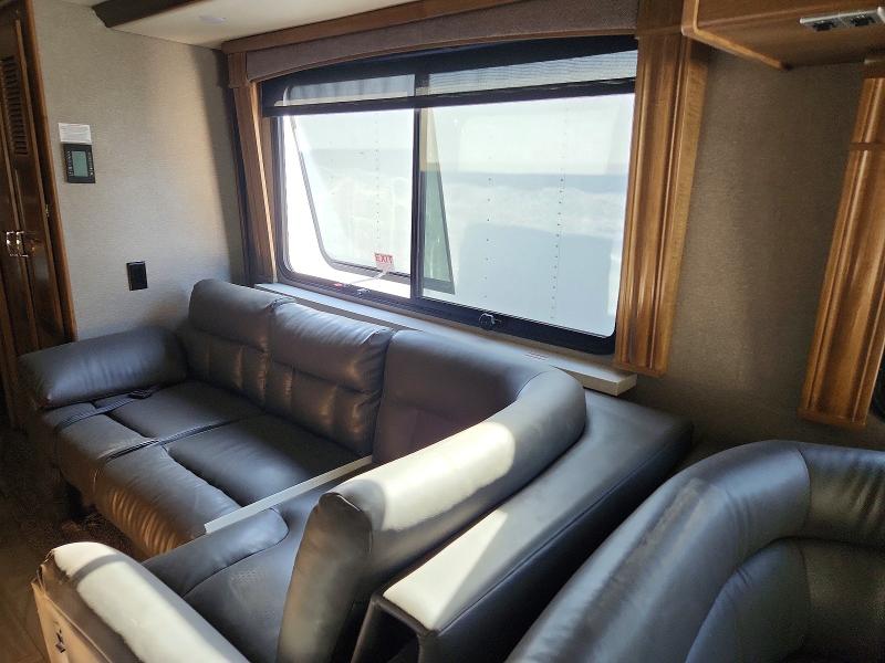 2019 Freightliner All other VIN 4UZACGFC1KCKS6809 COPART salvage auction — WATER/FLOOD, CA - CERT OF TITLE-SALVAGED, sold $13,400 on 2026-07-30 (photo 6)
