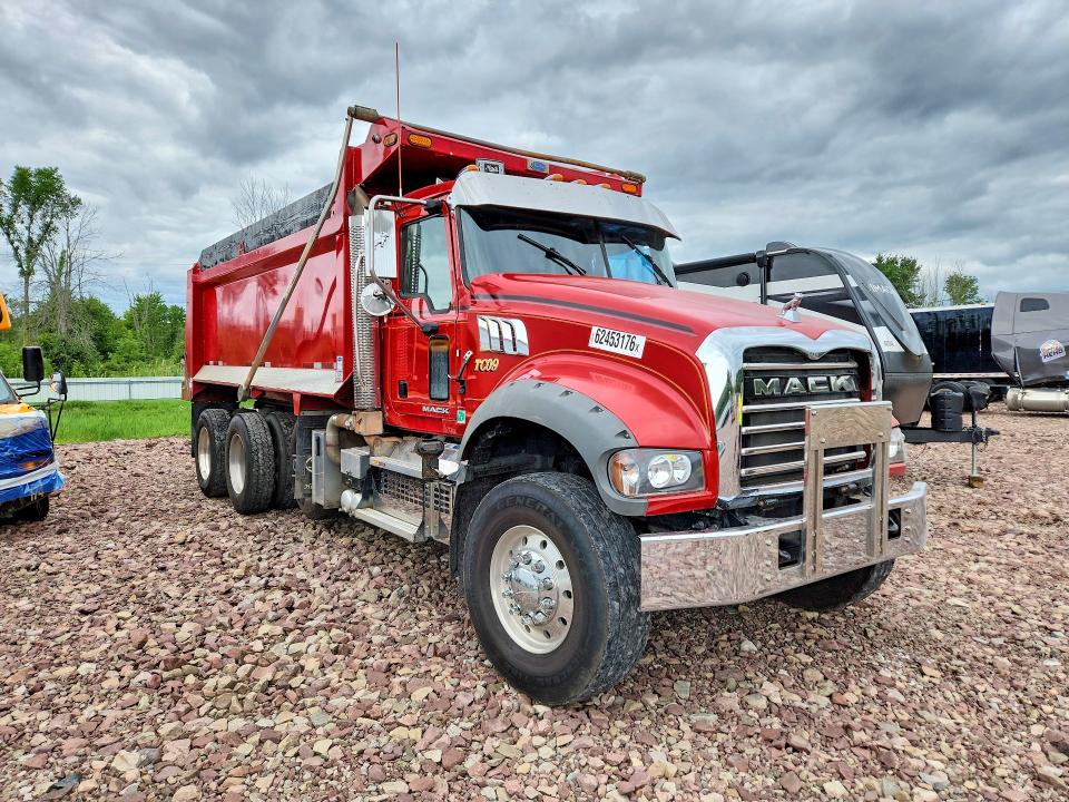2018 Mack All other VIN 1M2AX09C9JM038748 COPART salvage auction — SIDE, PA - CERTIFICATE OF SALVAGE, sold $25,500 on 2026-07-30 (photo 4)