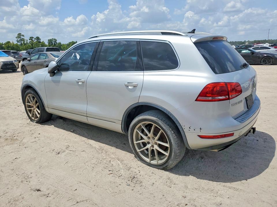 2013 Volkswagen Touareg VIN WVGEF9BP0DD004983 COPART salvage auction — MECHANICAL, TX - CERTIFICATE OF TITLE, sold $850 on 2026-08-13 (photo 2)