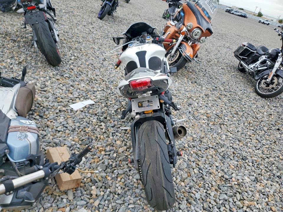 2017 Triumph motorcycle Daytona VIN SMTA02YK7HJ787459 COPART salvage auction — FRONT END, CO - DIS/DLR/EXP ONLY SALVAGE TITLE, sold $2,550 on 2026-10-13 (photo 4)