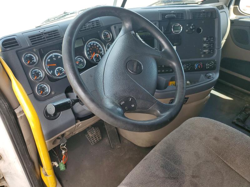 2017 Freightliner All other VIN 1FUJGLDR0HLJB5318 COPART salvage auction — MINOR DENT/SCRATCHES, NJ - CERTIFICATE OF TITLE, sold $7,800 on 2026-07-28 (photo 8)