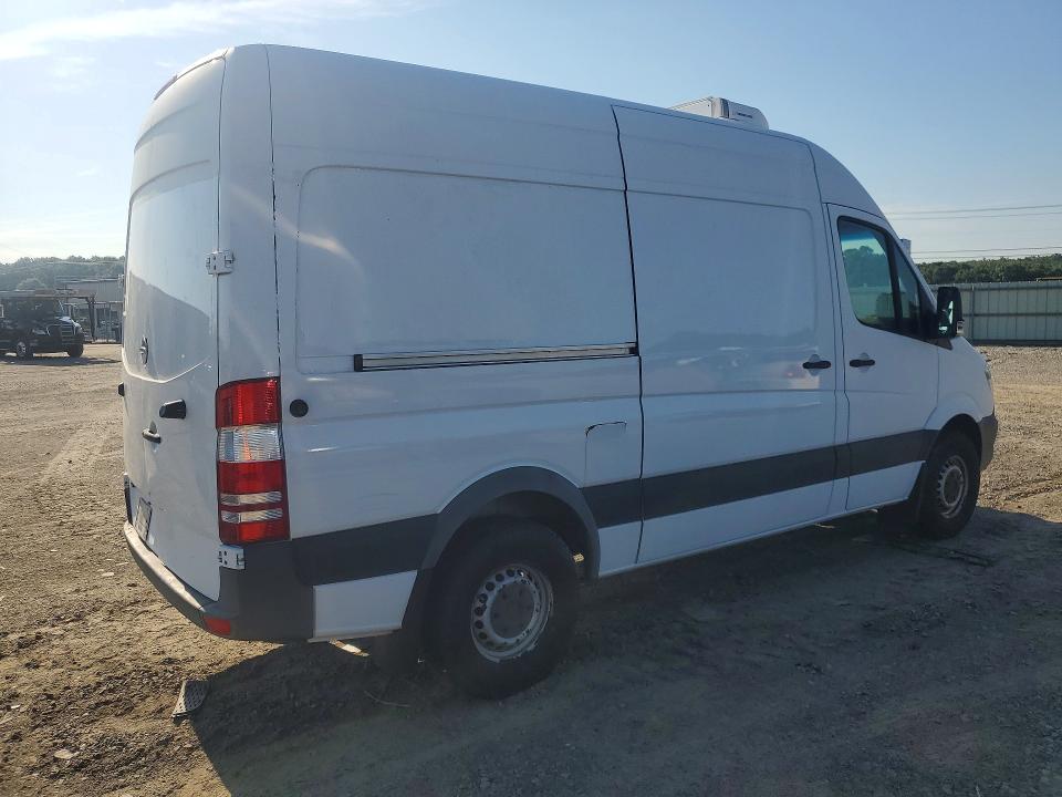 2015 Freightliner Sprinter VIN WDYPE7CC0F5970851 COPART salvage auction — MINOR DENT/SCRATCHES, CT, sold $4,700 on 2026-07-29 (photo 3)