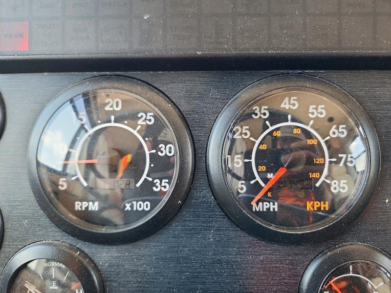 1999 Freightliner All other VIN 4UZ6XFBCXXCF56646 COPART salvage auction — HAIL, MO - SALVAGE CERTIFICATE OF TITLE, sold $6,700 on 2026-07-29 (photo 8)
