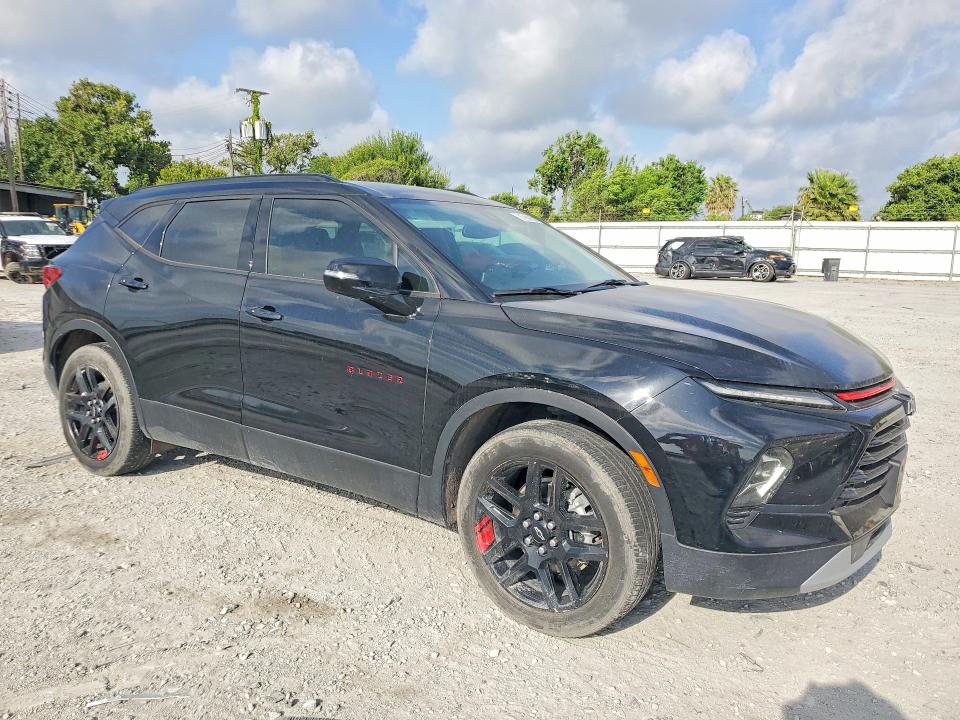2023 Chevrolet Blazer VIN 3GNKBDRS7PS108527 COPART salvage auction — NORMAL WEAR, Tx - Certificate Of Title, sold $17,600 on 2026-08-18 (photo 4)