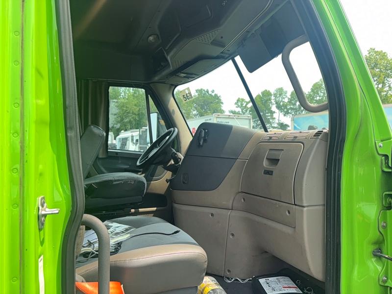 2017 Freightliner All other VIN 3AKJGLDR9HSHU4071 COPART salvage auction — MINOR DENT/SCRATCHES, Pa - Cert Of Title-Formerly Abandon (P), sold $8,400 on 2026-07-28 (photo 5)