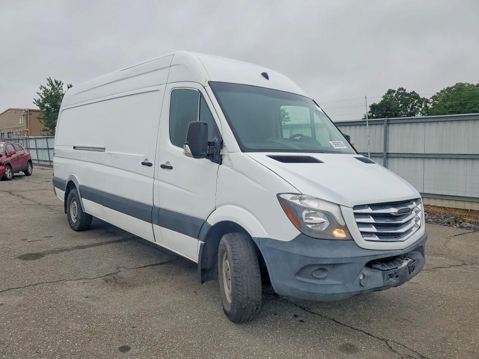 2015 Freightliner Sprinter VIN WDYPE8DC7F5976943 COPART salvage auction — NORMAL WEAR, RC, sold $8,400 on 2026-08-14 (photo 4)