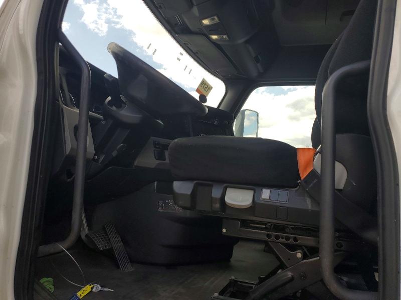 2019 Freightliner All other VIN 3AKJHHDR2KSKN7017 COPART salvage auction — MINOR DENT/SCRATCHES, CT, sold $11,500 on 2026-08-25 (photo 7)