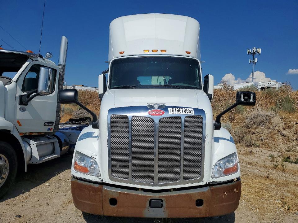2016 Peterbilt All other VIN 1XPBD49X2GD360621 COPART salvage auction — NORMAL WEAR, CT, sold $10,500 on 2026-08-12 (photo 5)