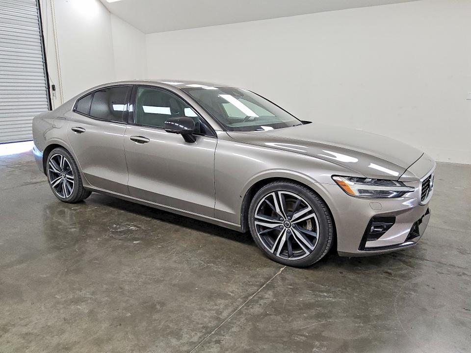 2019 Volvo S60 VIN 7JR102FM7KG006335 COPART salvage auction — MINOR DENT/SCRATCHES, TX - CERTIFICATE OF TITLE, sold $2,250 on 2026-07-30 (photo 4)