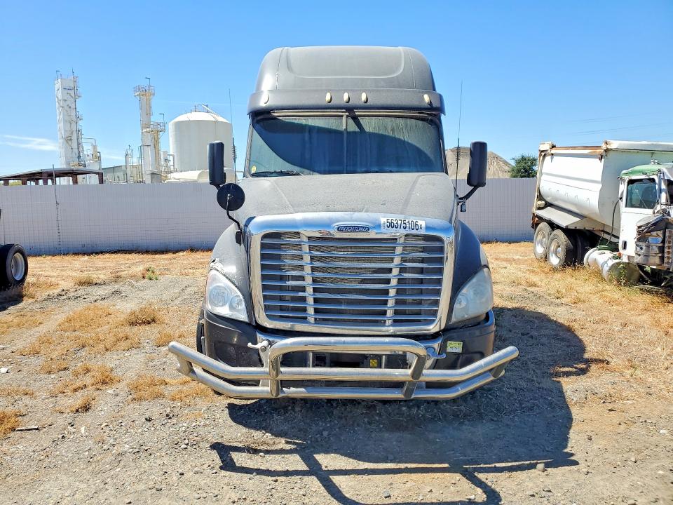 2015 Freightliner All other VIN 3AKJGLD62FSFL2809 COPART salvage auction — BURN, CA - LIEN PAPERS-CLEAN OR AC (P), sold $100 on 2026-08-04 (photo 5)