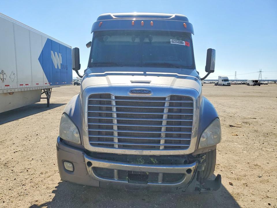 2015 Freightliner All other VIN 3AKJGLD63FSGL2675 COPART salvage auction — FRONT END, DL, sold $250 on 2026-08-03 (photo 5)