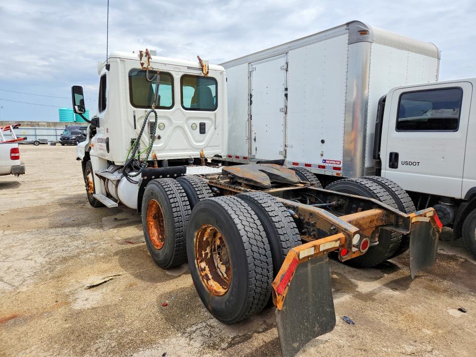 2015 Freightliner All other VIN 3AKJGEDV1FDGL1550 COPART salvage auction — NORMAL WEAR, CR, sold $1,200 on 2026-09-08 (photo 2)