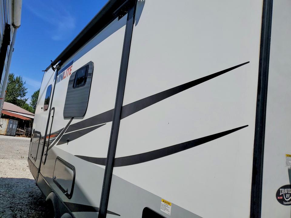 2022 Rockwood Mini lite VIN 4X4TRLW23ND450913 COPART salvage auction — MINOR DENT/SCRATCHES, AB - OOP - ACTIVE, sold $10,200 on 2026-07-28 (photo 2)