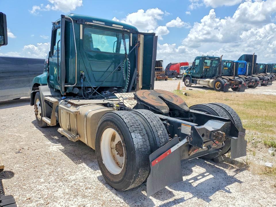 2016 Mack All other VIN 1M1AW01X5GM008550 COPART salvage auction — MINOR DENT/SCRATCHES, CT, sold $900 on 2026-07-31 (photo 2)
