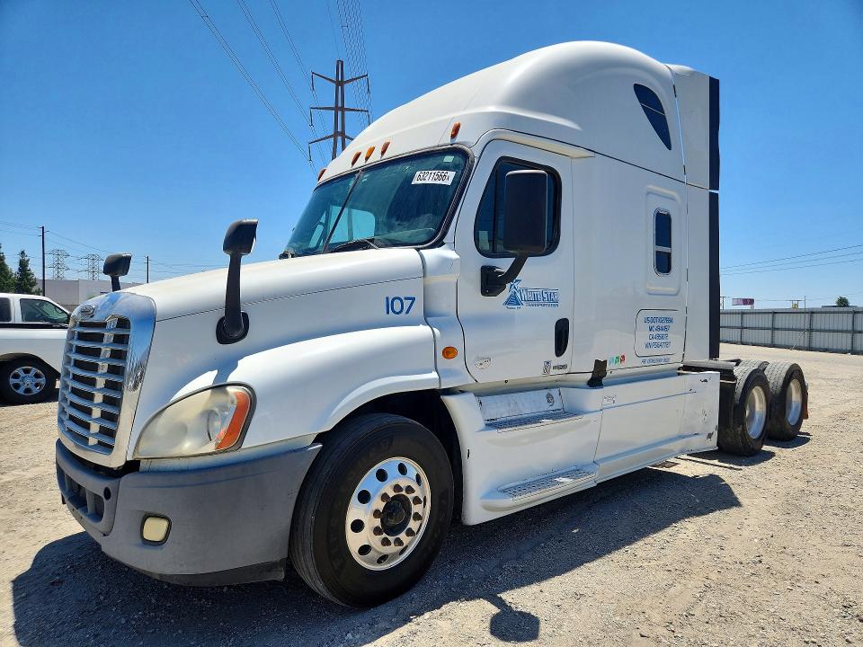 2015 Freightliner All other VIN 3AKJGLD5XFSGA7727 COPART salvage auction — MINOR DENT/SCRATCHES, CA - DIS/DLR/EXP ONLY CLEAN TITLE, sold $3,250 on 2026-08-11 (photo 1)