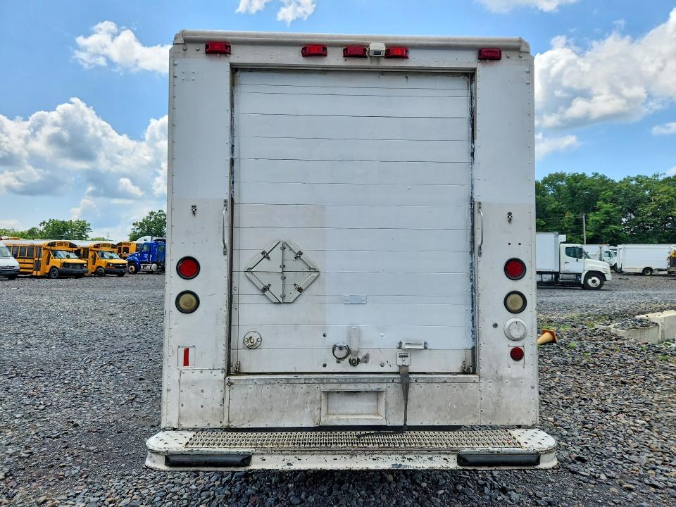 2001 Freightliner All other VIN 4UZAANBW41CH52900 COPART salvage auction — MECHANICAL, CT, sold $175 on 2026-08-13 (photo 6)