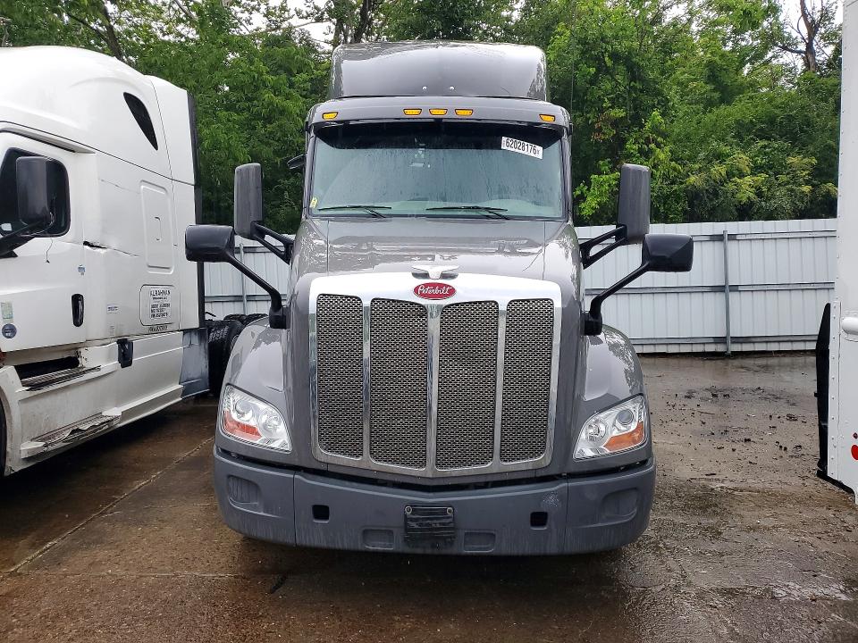 2019 Peterbilt All other VIN 1XPBDK9X2KD496759 COPART salvage auction — NORMAL WEAR, IN - CERTIFICATE OF TITLE, sold $7,800 on 2026-07-30 (photo 5)