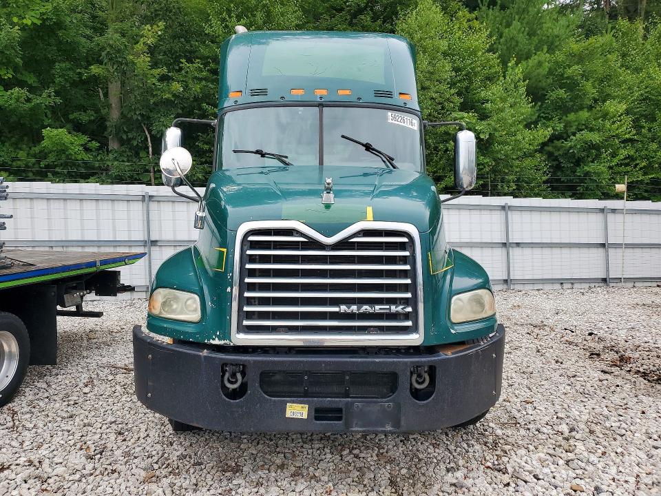 2017 Mack Cxu612 VIN 1M1AW01X9HM009539 COPART salvage auction — MECHANICAL, OK - CERTIFICATE OF TITLE (P), sold $1,900 on 2026-09-02 (photo 5)