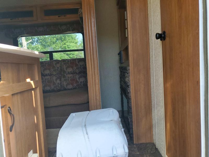 2014 Coach Catalina t VIN 5ZT2CAXB0ET005006 COPART salvage auction — WATER/FLOOD, FS, sold $2,350 on 2026-07-20 (photo 6)