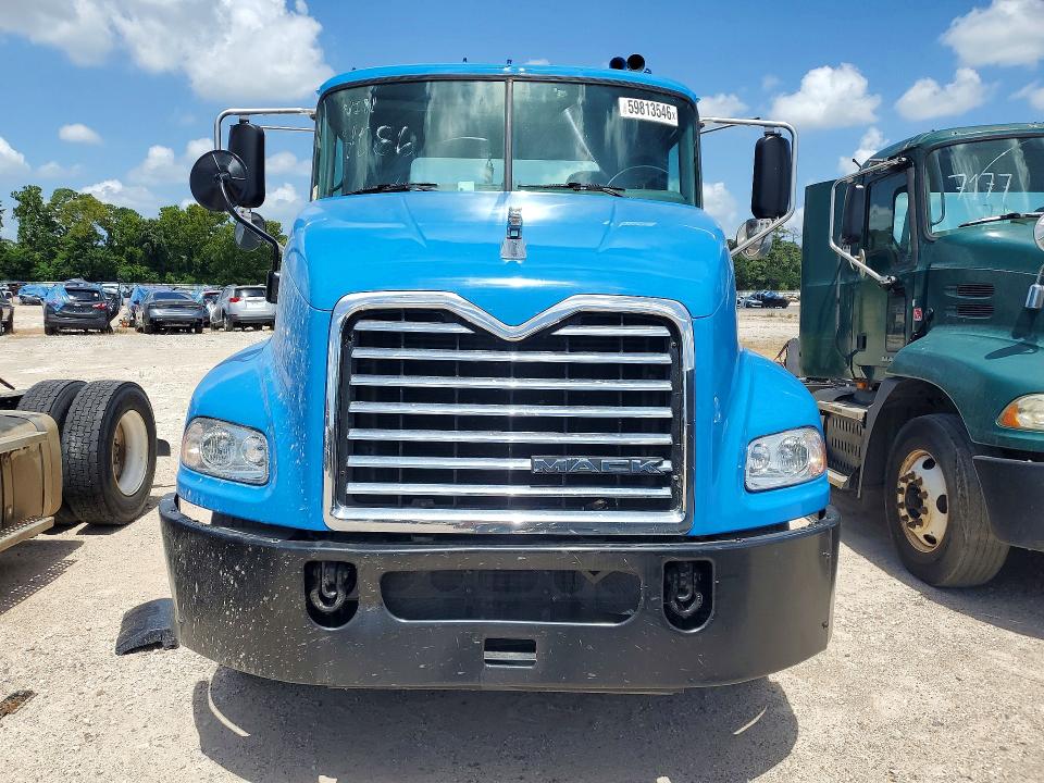 2015 Mack All other VIN 1M1AW01X3FM007086 COPART salvage auction — MINOR DENT/SCRATCHES, IN - CERTIFICATE OF TITLE, sold $5,000 on 2026-07-31 (photo 5)