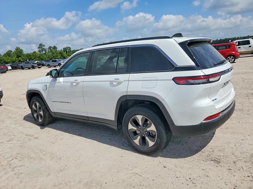 2024 Jeep Cherokee VIN 1C4RJYB64RC129276 COPART salvage auction — WATER/FLOOD, Fl - Cert Of Title-Slvg Rebld Flood, sold $9,800 on 2026-07-31 (photo 2)