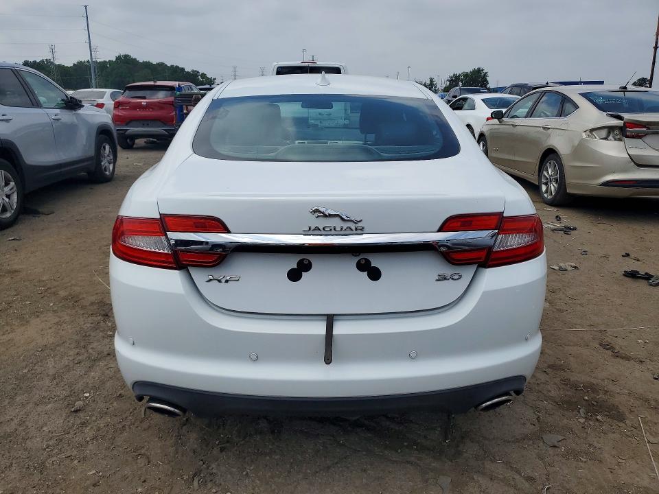 2015 Jaguar Xf VIN SAJWA0F78F8U53919 COPART salvage auction — MINOR DENT/SCRATCHES, MI - CERTIFICATE OF TITLE, sold $700 on 2026-07-31 (photo 6)