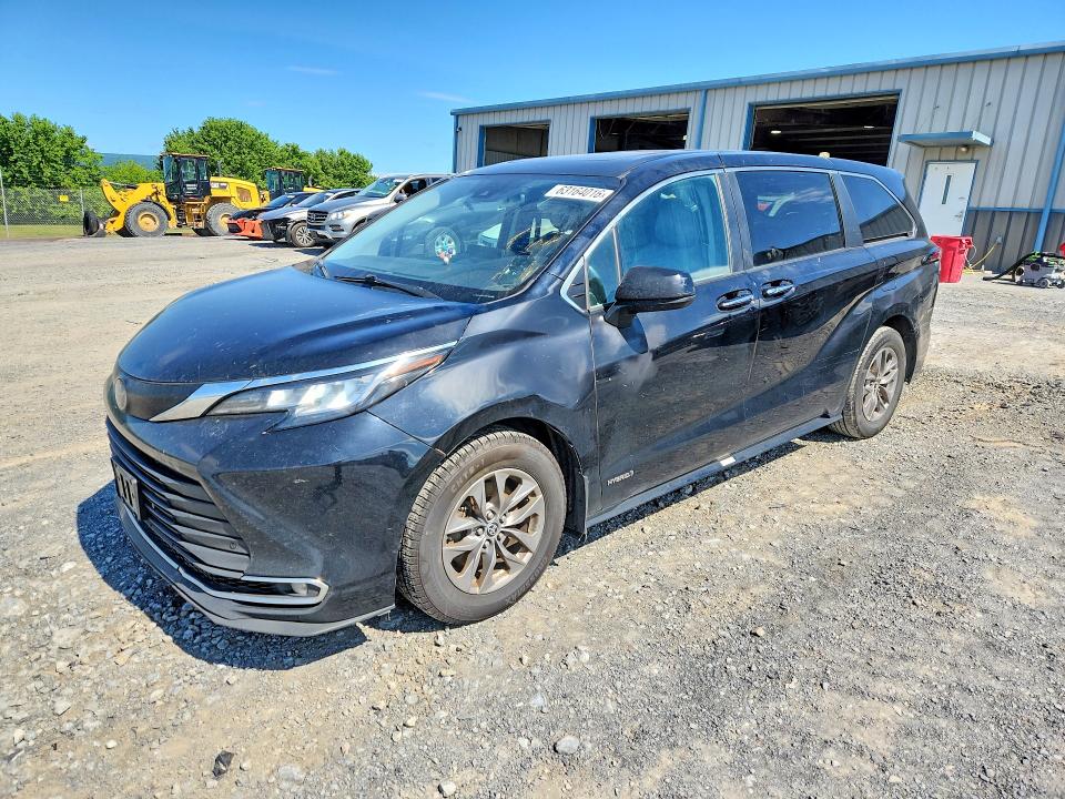 2021 Toyota Sienna VIN 5TDYRKECXMS029029 COPART salvage auction — FRONT END, Nj - Dealer Only Clean Title (P), sold $20,800 on 2026-09-04 (photo 1)