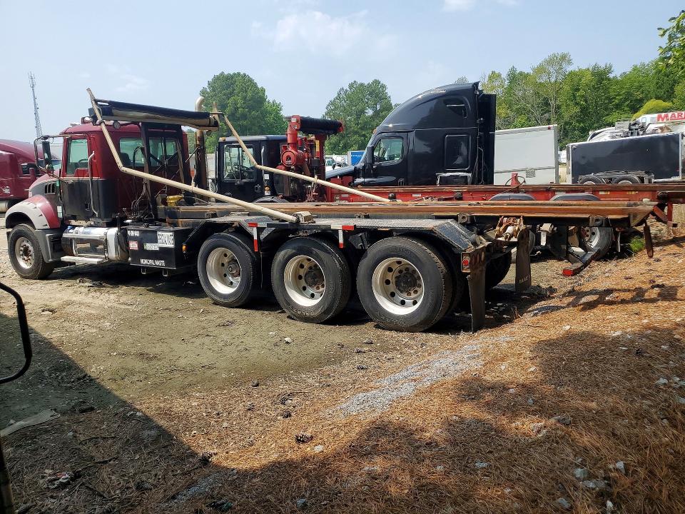 2012 Mack All other VIN 1M2AX09C0CM011781 COPART salvage auction — MINOR DENT/SCRATCHES, FL - CERTIFICATE OF DESTRUCTION, sold $4,050 on 2026-07-30 (photo 2)