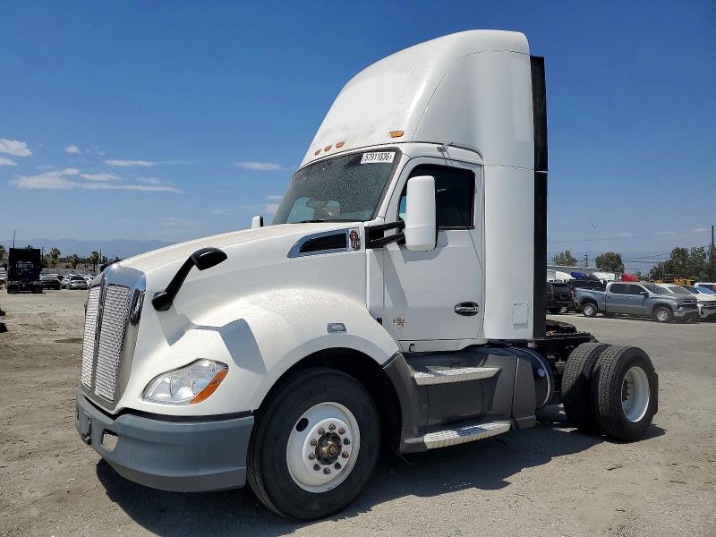 2016 Kenworth All other VIN 1XKYA48X7GJ124851 COPART salvage auction — MINOR DENT/SCRATCHES, DV, sold $5,000 on 2026-07-28 (photo 2)