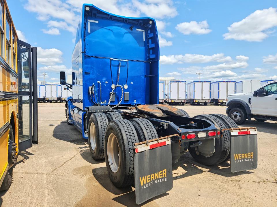 2020 Peterbilt All other VIN 1XPBD49X2LD655048 COPART salvage auction — MINOR DENT/SCRATCHES, OH - CERTIFICATE OF TITLE, sold $7,200 on 2026-07-28 (photo 2)
