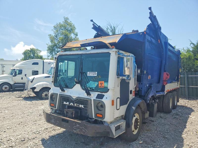 2013 Mack Te VIN 1M2AV02C8DM010038 COPART salvage auction — REAR END, CD, sold $225 on 2026-07-09 (photo 2)
