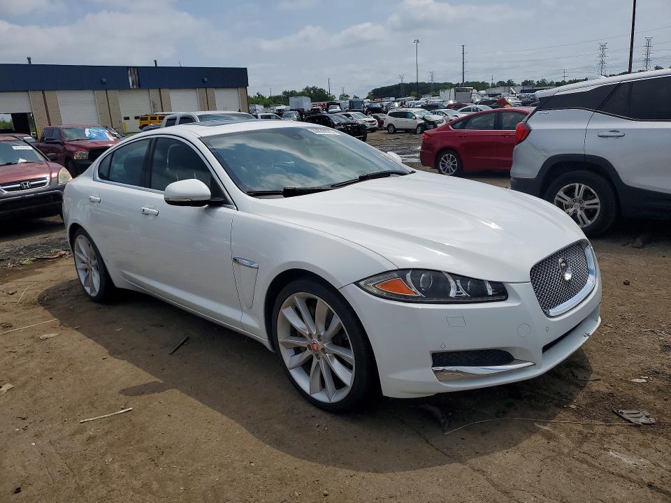 2015 Jaguar Xf VIN SAJWA0F78F8U53919 COPART salvage auction — MINOR DENT/SCRATCHES, MI - CERTIFICATE OF TITLE, sold $700 on 2026-07-31 (photo 4)