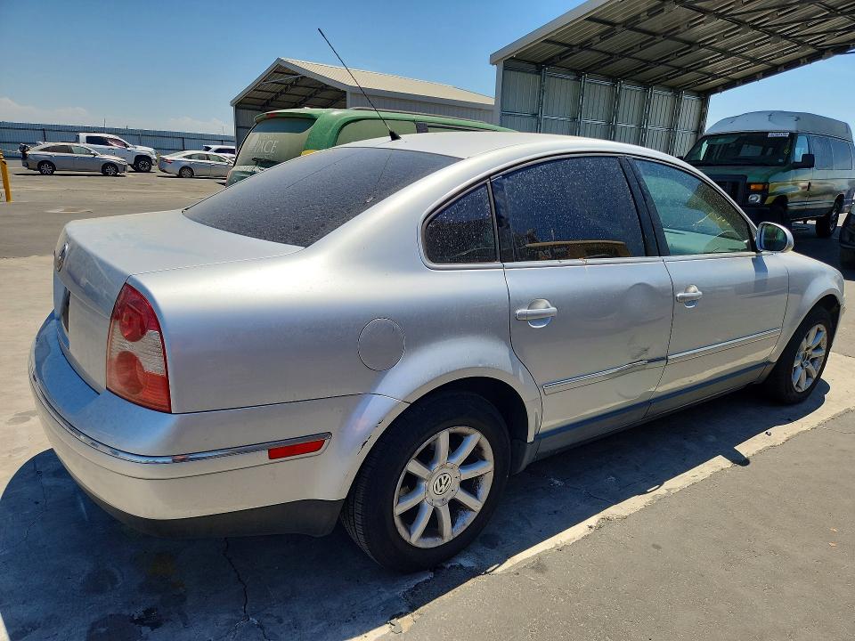2004 Volkswagen Passat VIN WVWPD63B84P197211 COPART salvage auction — ENGINE BURN, SC, sold $70 on 2026-08-03 (photo 3)