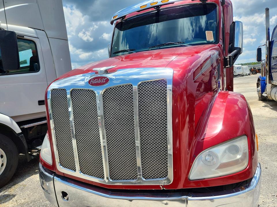 2016 Peterbilt All other VIN 1XPBDP9X2GD306575 COPART salvage auction — MINOR DENT/SCRATCHES, SC - CERTIFICATE OF TITLE (P), sold $11,100 on 2026-07-28 (photo 5)