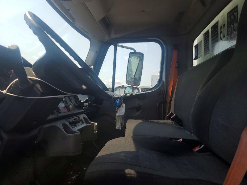 2014 Freightliner All models VIN 1FVACWDT1EHFR3936 COPART salvage auction — NORMAL WEAR, CT, sold $2,600 on 2026-08-24 (photo 7)