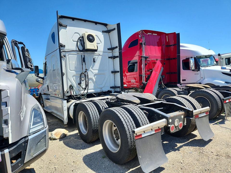 2021 Freightliner All other VIN 3AKJHHDR8MSMU3924 COPART salvage auction — NORMAL WEAR, IL - CERTIFICATE OF TITLE, sold $7,900 on 2026-07-28 (photo 2)