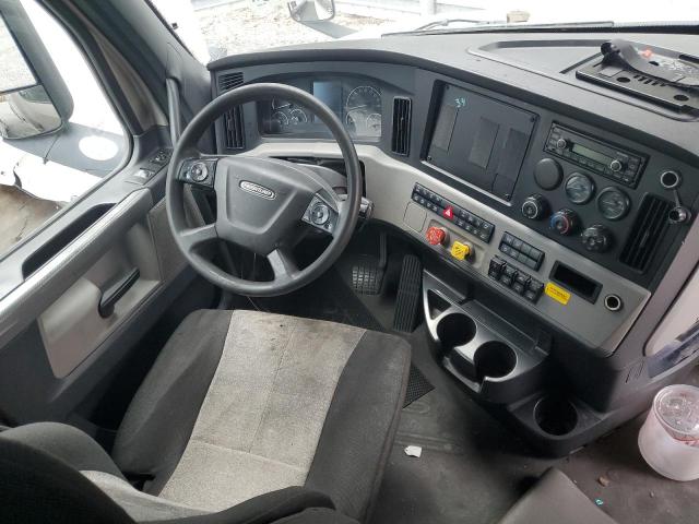 2019 Freightliner All other VIN 3AKJHHDR7KSKB5289 COPART salvage auction — NORMAL WEAR, CT, sold $15,100 on 2026-07-23 (photo 5)