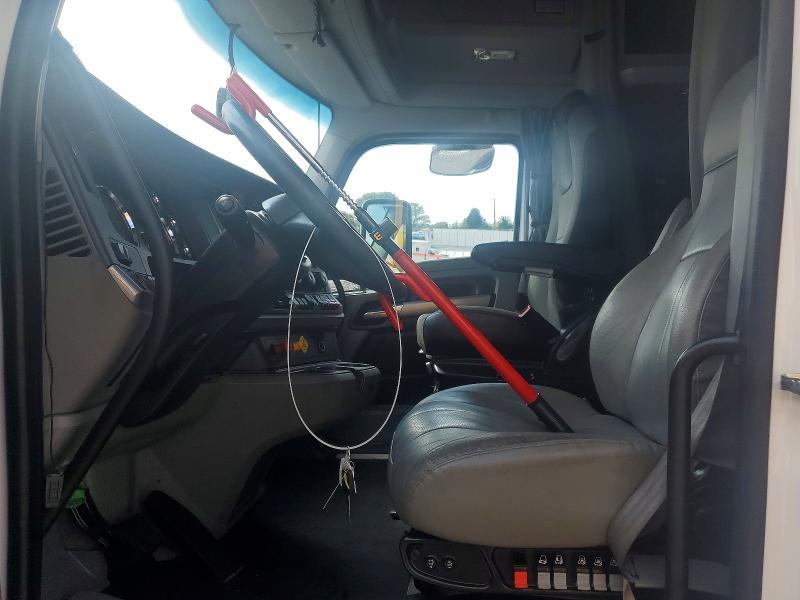 2021 Kenworth T680 VIN 1XKYDP9X5MJ459237 COPART salvage auction — MINOR DENT/SCRATCHES, TN - CERTIFICATE OF TITLE (P), sold $11,000 on 2026-07-28 (photo 7)