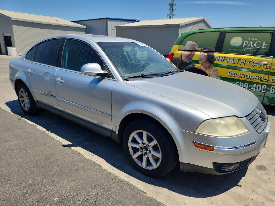 2004 Volkswagen Passat VIN WVWPD63B84P197211 COPART salvage auction — ENGINE BURN, SC, sold $70 on 2026-08-03 (photo 4)