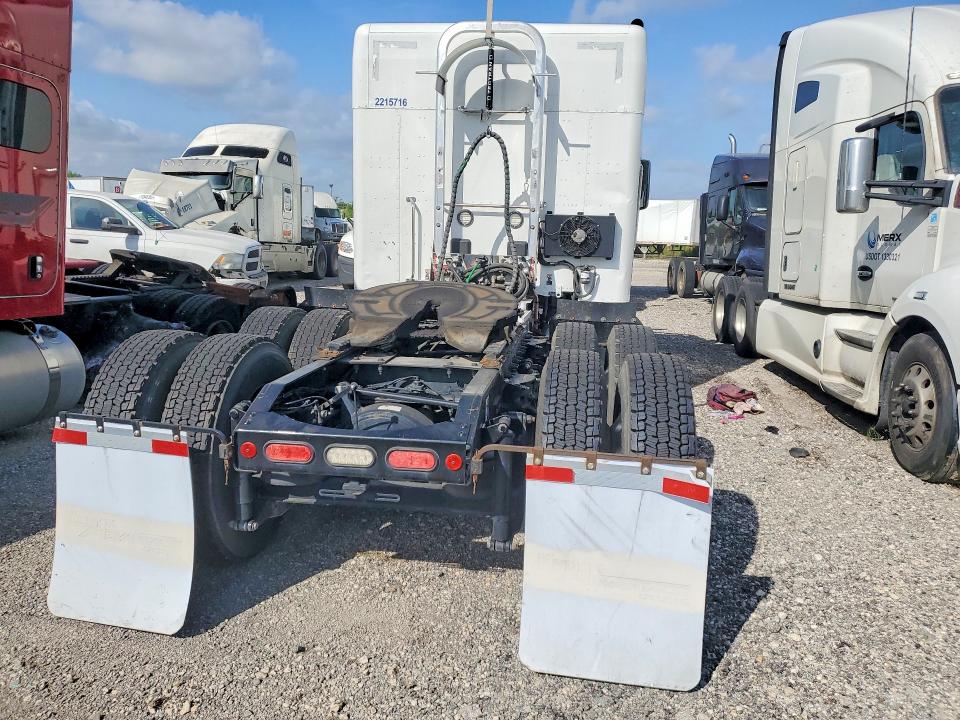 2019 Peterbilt All other VIN 1XPBDP9X9KD234864 COPART salvage auction — MINOR DENT/SCRATCHES, CT, sold $9,400 on 2026-08-21 (photo 6)