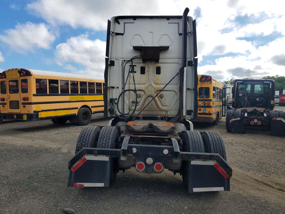 2014 Freightliner All other VIN 1FUBGLD65ELFV3359 COPART salvage auction — MINOR DENT/SCRATCHES, CT, sold $1,050 on 2026-07-23 (photo 6)