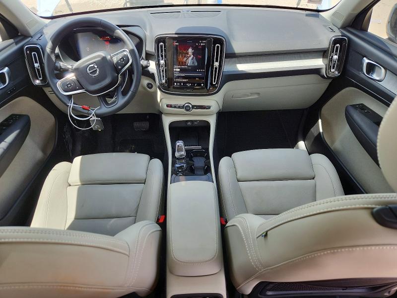 2025 Volvo Xc40 VIN YV4L12UC5S2537901 COPART salvage auction — REAR END, TX - SALVAGE VEHICLE TITLE, sold $13,500 on 2026-07-31 (photo 8)
