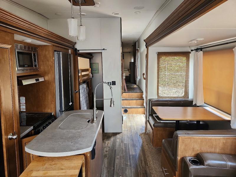 2019 Sabre by forest rive VIN 5ZT3SR1B7K6101529 COPART salvage auction — NORMAL WEAR, GA - CERTIFICATE OF TITLE, sold $1,550 on 2026-07-28 (photo 5)