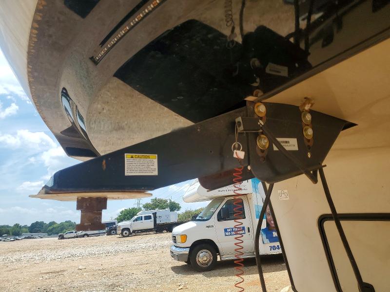 2019 Sandpiper by forest Trailers VIN 4X4FSAN22KJ037756 COPART salvage auction — DAMAGE HISTORY, NC - DEALER ONLY SALVAGE TITLE, sold $7,500 on 2026-08-03 (photo 9)
